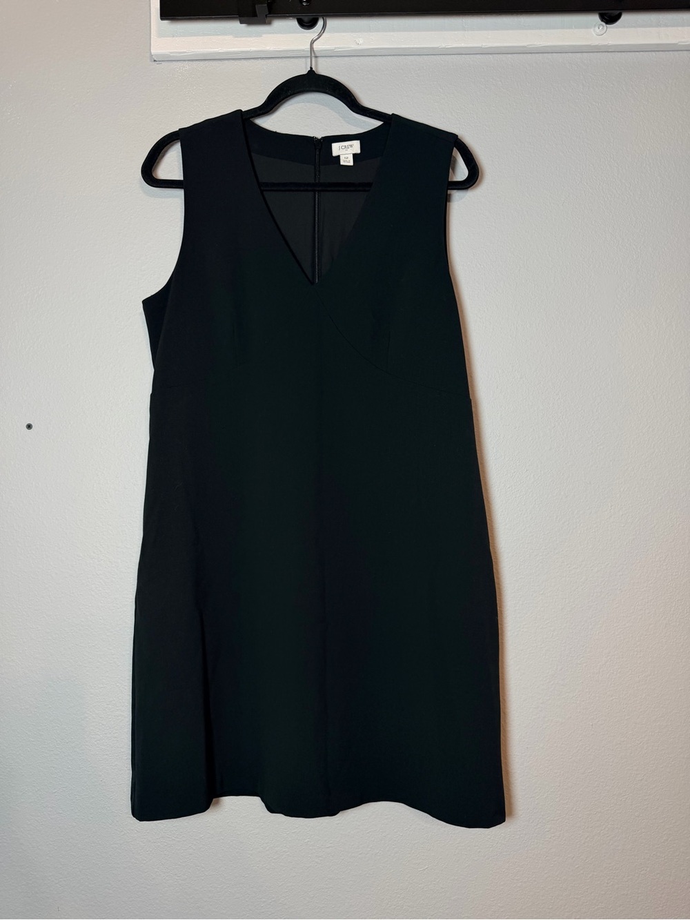 J.Crew Sleeveless V-Neck Shift Dress Black Size 12 CC318 Business Casual Capsule - Picture 2 of 10